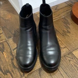 Everlane The Modern Utility Chelsea Boot